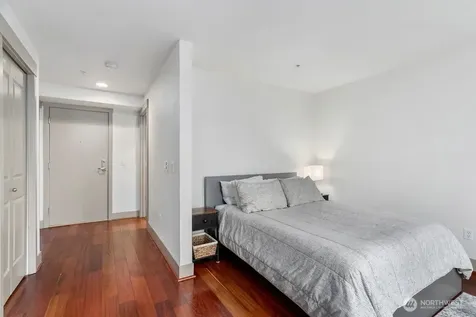 4547 8th Avenue NE Seattle WA 98105