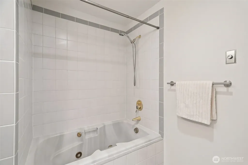 1220 80th Place NE Medina WA 98039