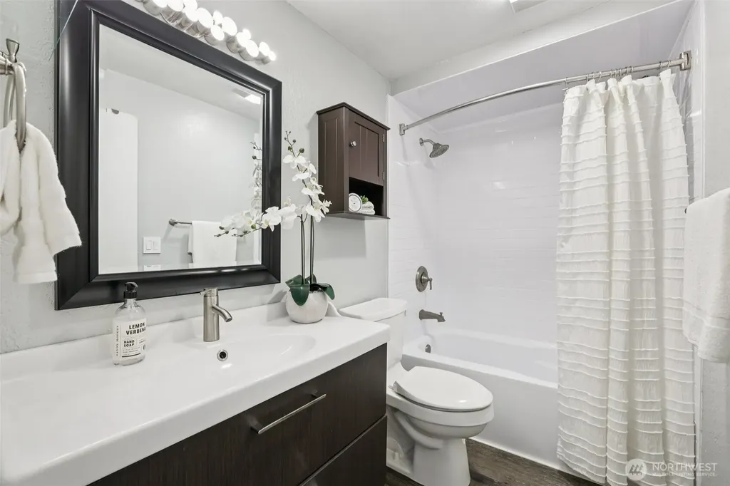 2219 14th Avenue W Seattle WA 98119
