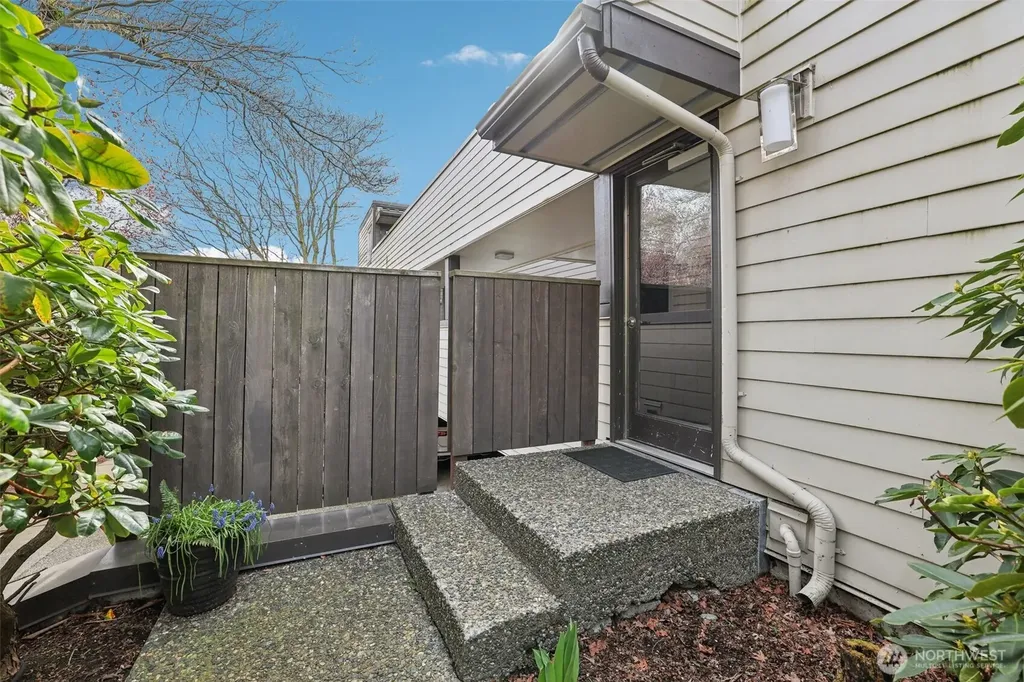 2219 14th Avenue W Seattle WA 98119