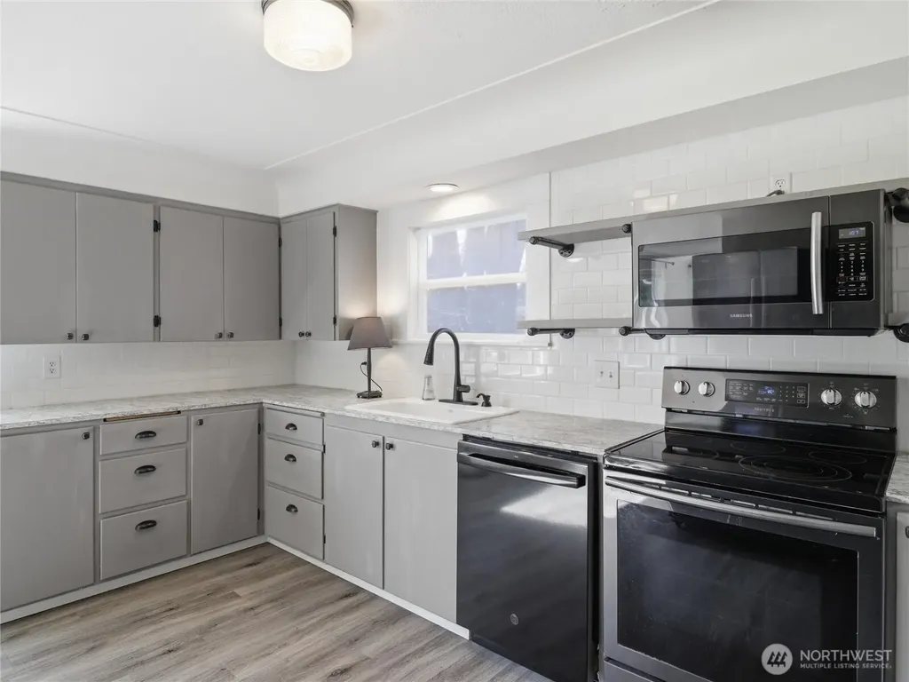 2016 Dickinson Avenue NW Olympia WA 98502