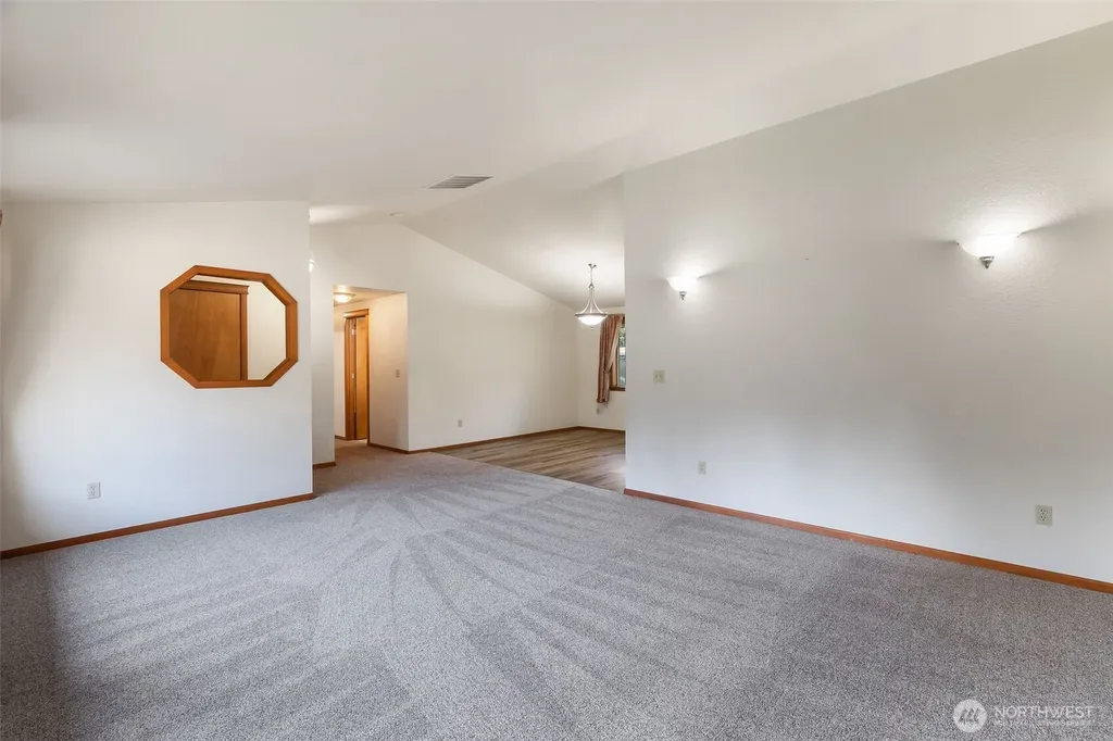 6107 189th Loop SW Rochester WA 98579