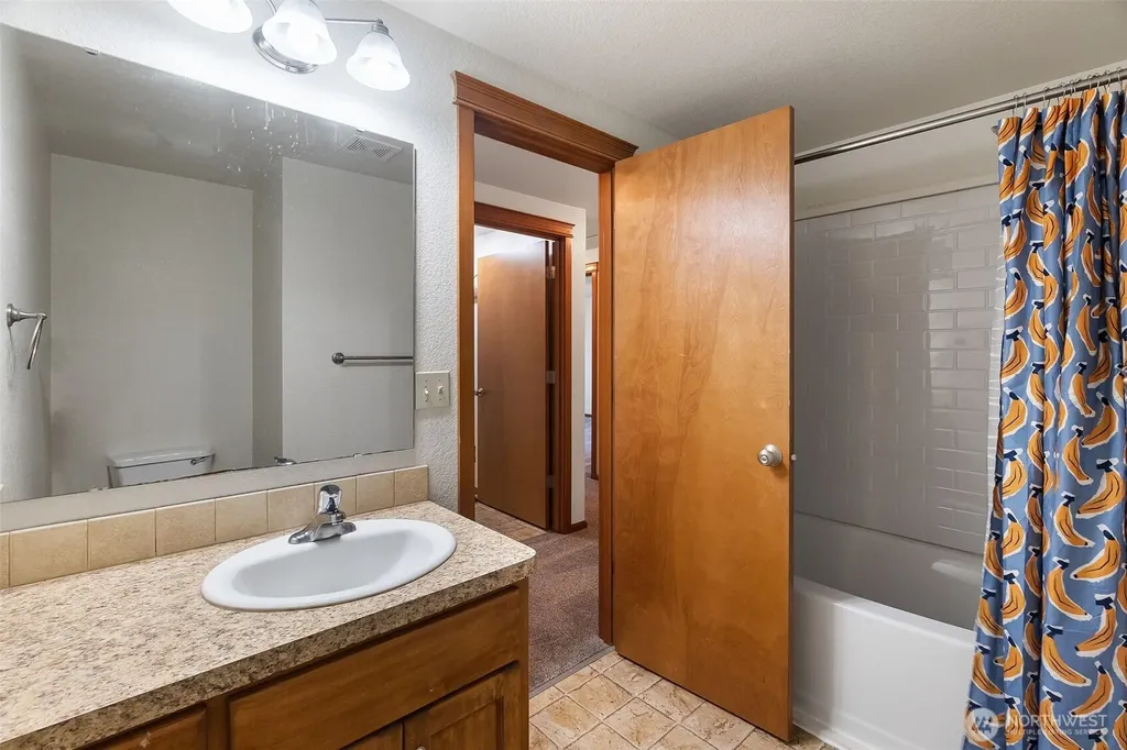 6107 189th Loop SW Rochester WA 98579