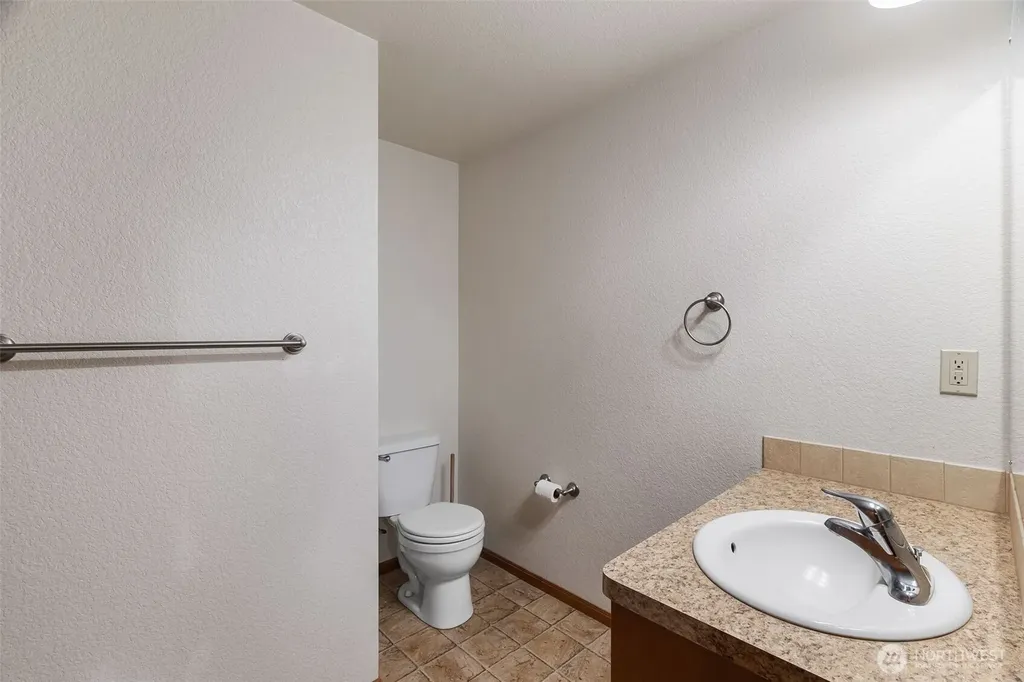 6107 189th Loop SW Rochester WA 98579