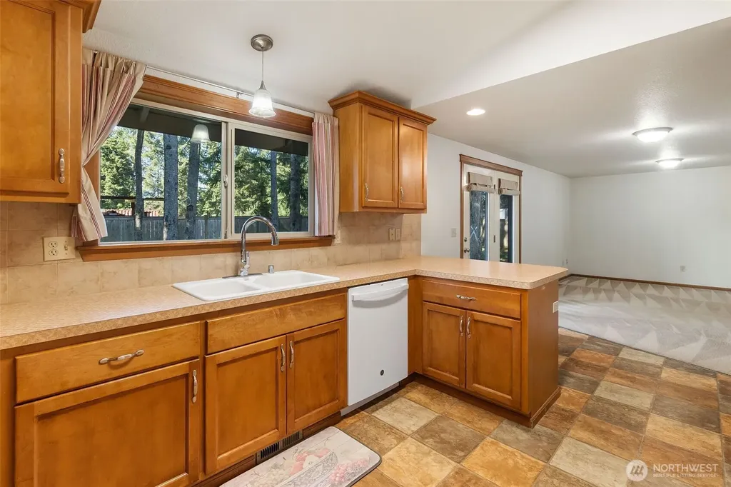 6107 189th Loop SW Rochester WA 98579