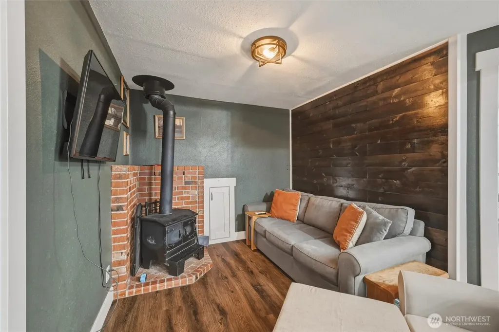 6425 Little Big Horn Maple Falls WA 98266