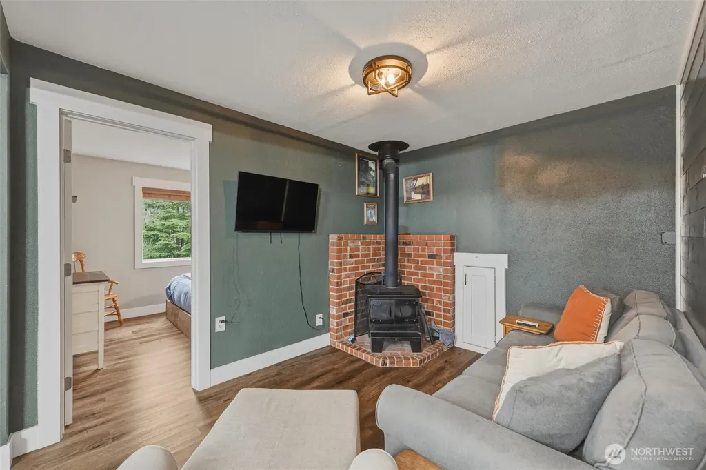 6425 Little Big Horn Maple Falls WA 98266