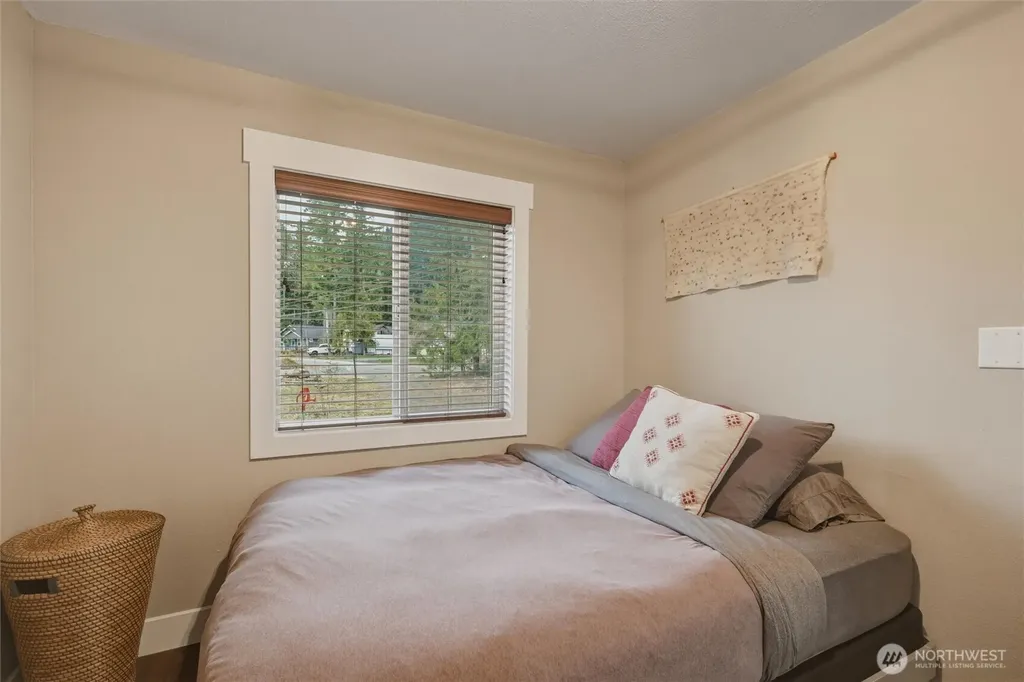 6425 Little Big Horn Maple Falls WA 98266
