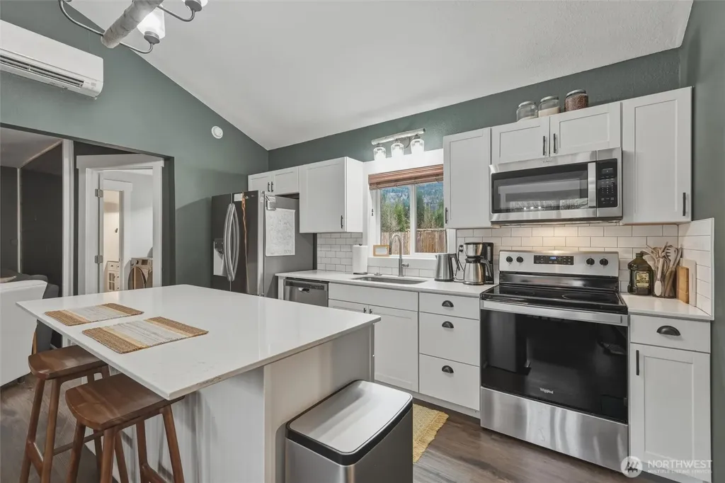 6425 Little Big Horn Maple Falls WA 98266