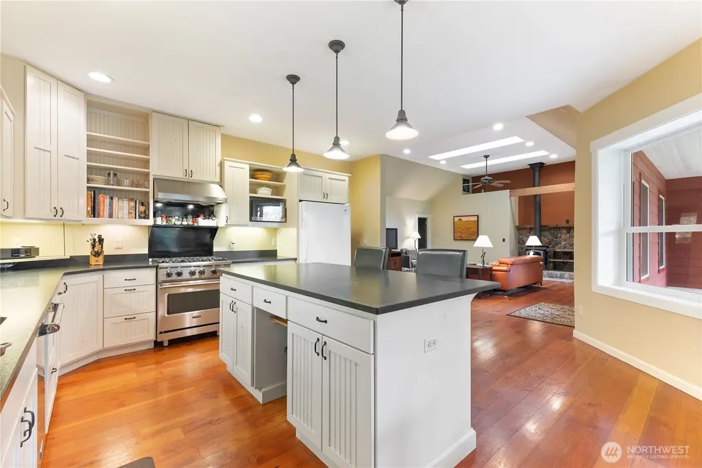 180 Trinity Drive Castle Rock WA 98611