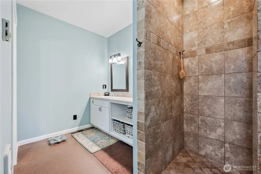 180 Trinity Drive Castle Rock WA 98611