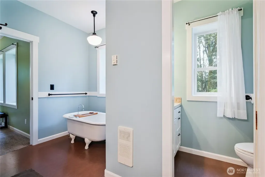 180 Trinity Drive Castle Rock WA 98611