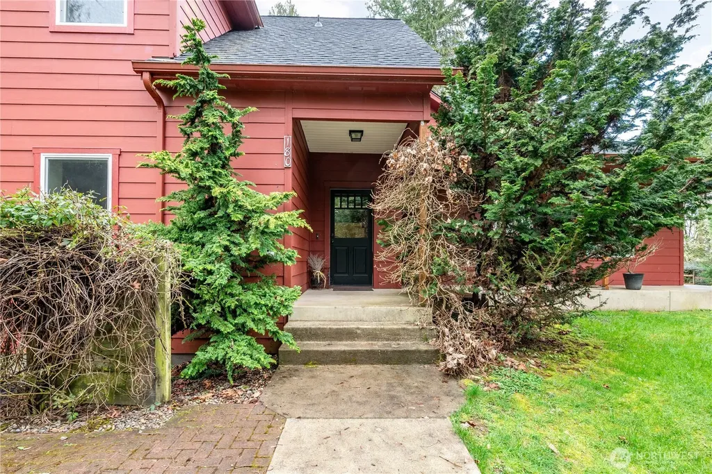 180 Trinity Drive Castle Rock WA 98611