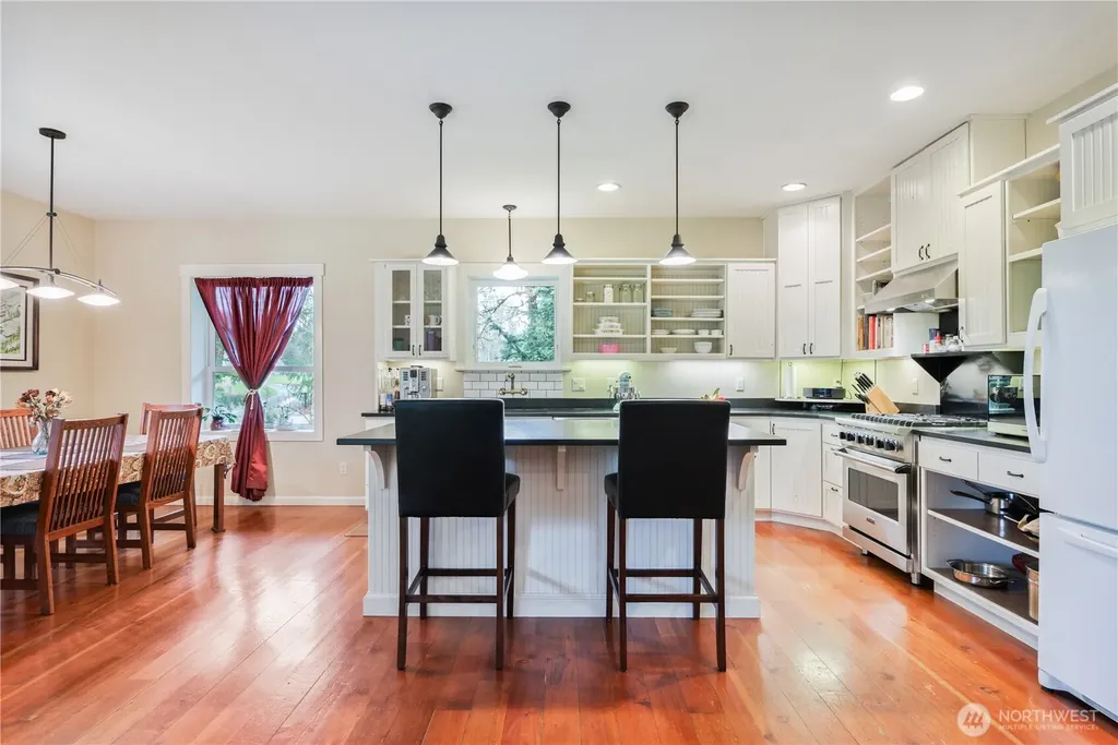 180 Trinity Drive Castle Rock WA 98611
