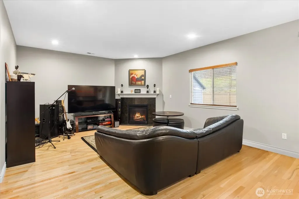 27867 256th Court SE Maple Valley WA 98038