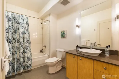 3104 Western Avenue Seattle WA 98121