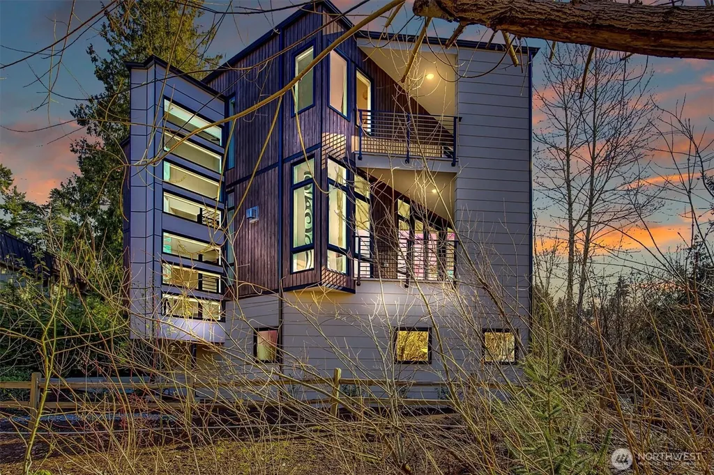 417 102nd Avenue SE Bellevue WA 98004