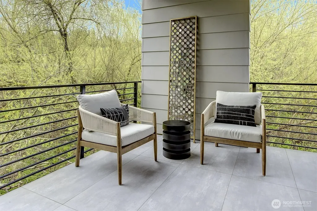 417 102nd Avenue SE Bellevue WA 98004