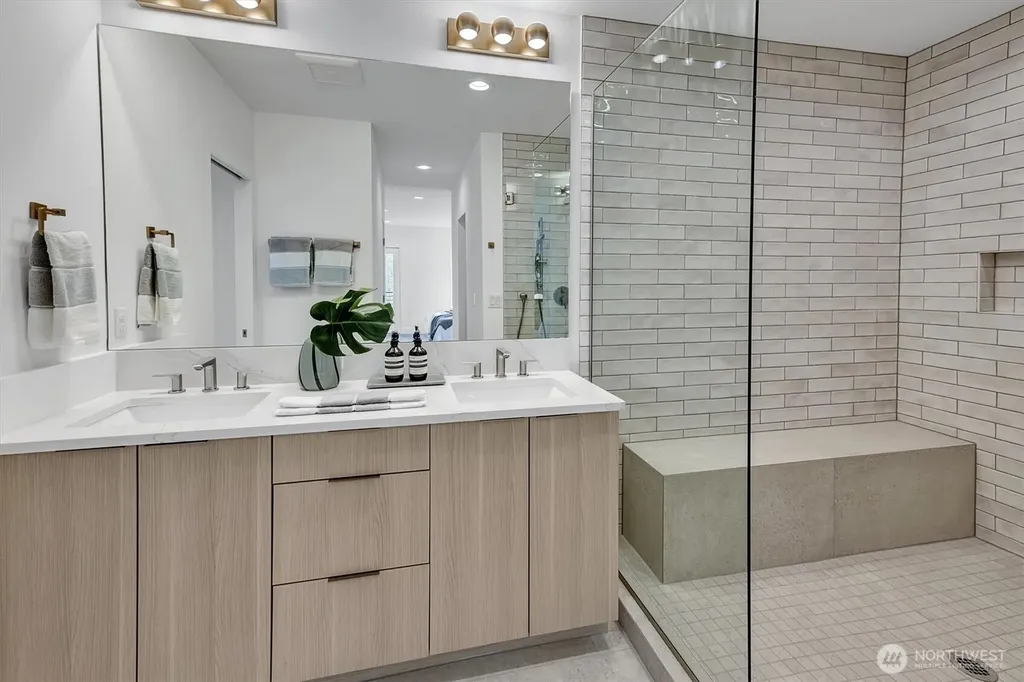417 102nd Avenue SE Bellevue WA 98004
