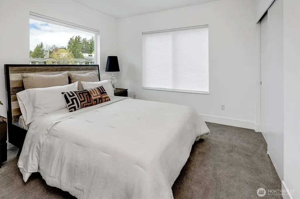 417 102nd Avenue SE Bellevue WA 98004