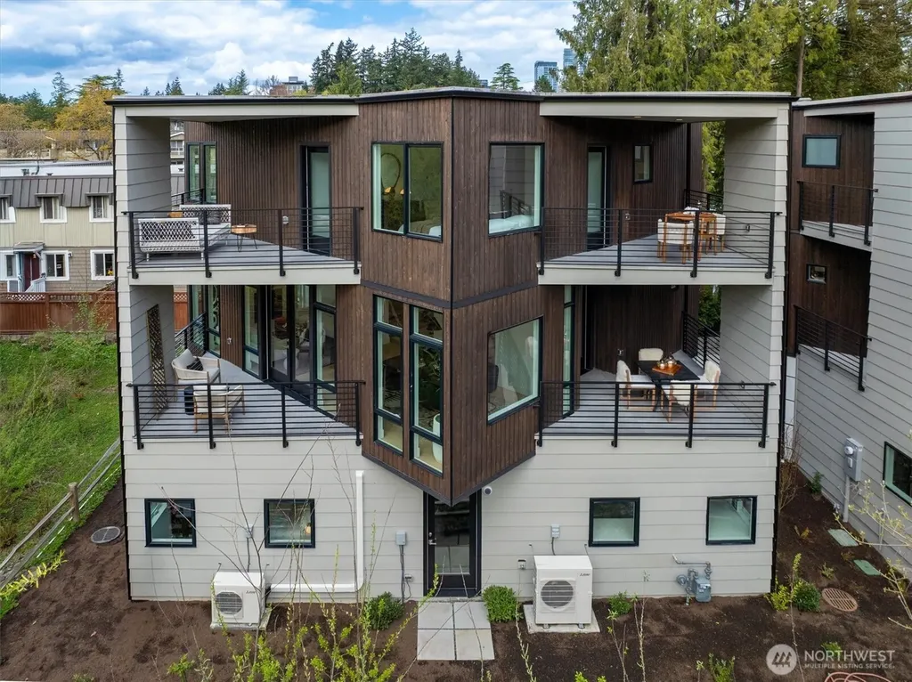 417 102nd Avenue SE Bellevue WA 98004