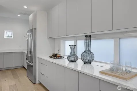 417 102nd Avenue SE Bellevue WA 98004