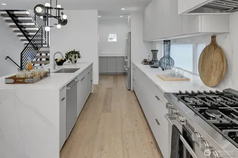 417 102nd Avenue SE Bellevue WA 98004