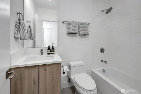 417 102nd Avenue SE Bellevue WA 98004