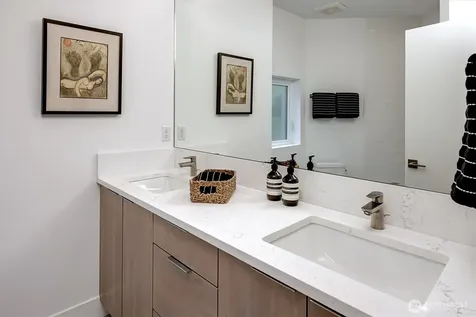 417 102nd Avenue SE Bellevue WA 98004