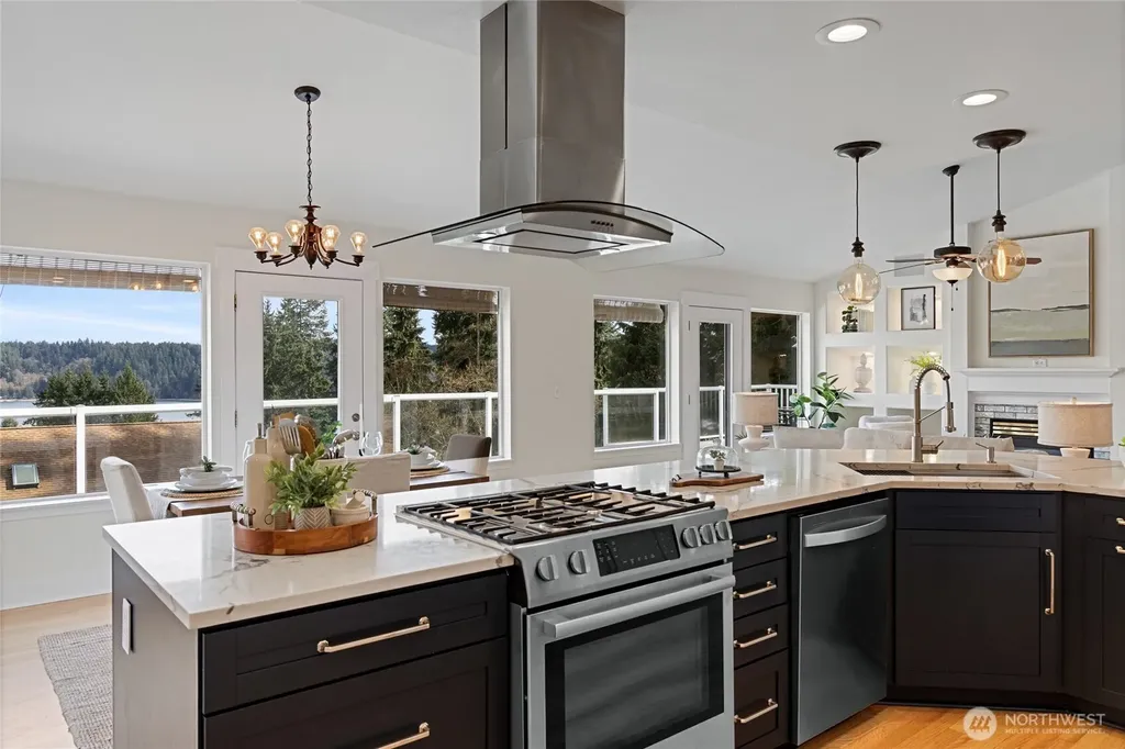 12421 6th Avenue NW Gig Harbor WA 98332