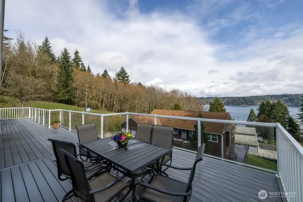 12421 6th Avenue NW Gig Harbor WA 98332