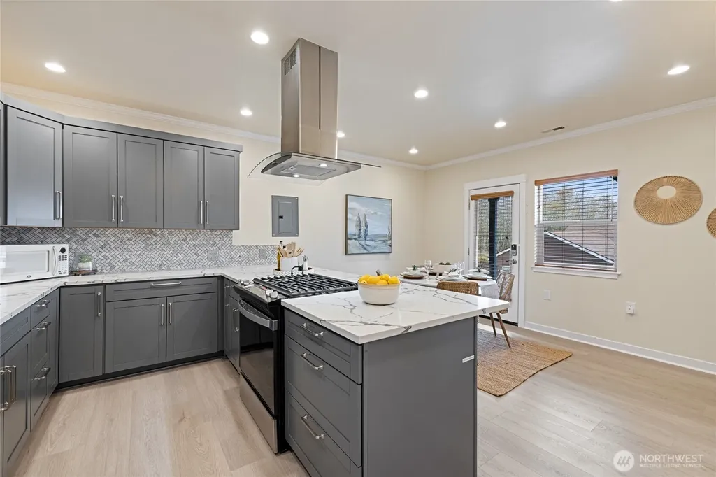 12421 6th Avenue NW Gig Harbor WA 98332