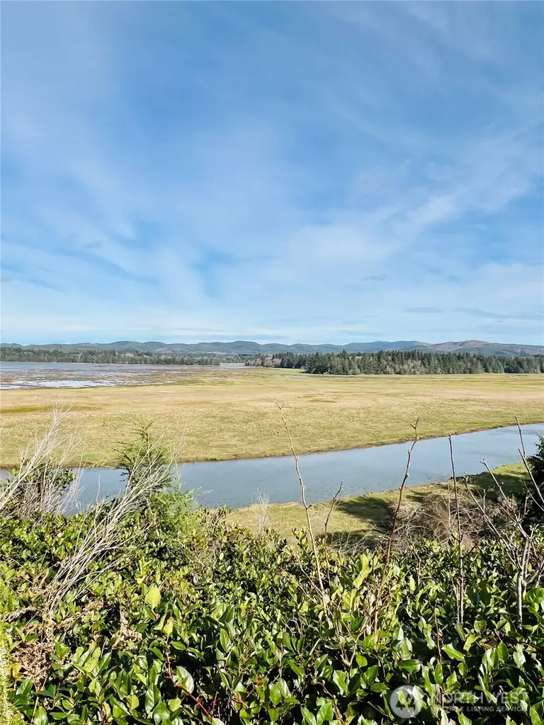 26 Lynn Point Lane South Bend WA 98586