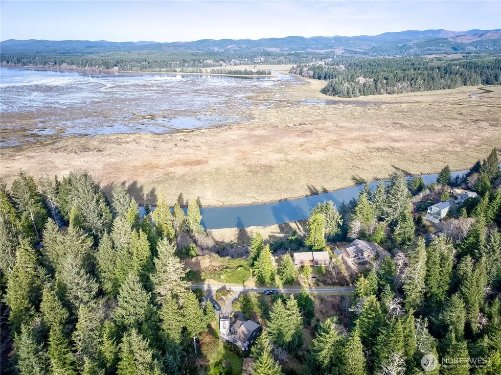 26 Lynn Point Lane South Bend WA 98586