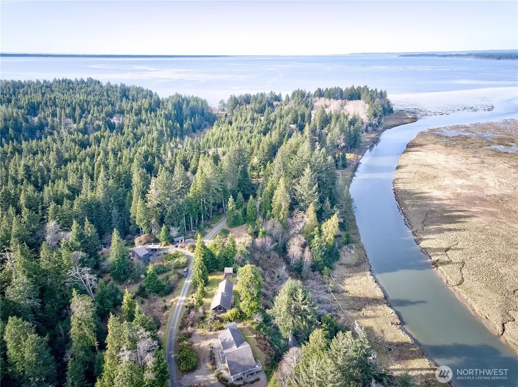 26 Lynn Point Lane South Bend WA 98586