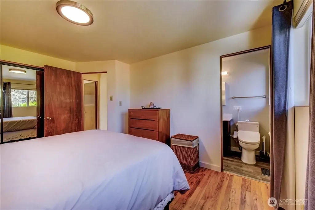 11242 Fremont Avenue N Seattle WA 98133