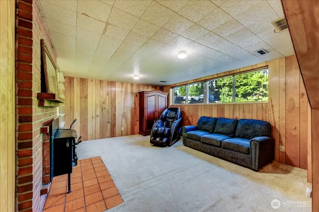 11242 Fremont Avenue N Seattle WA 98133