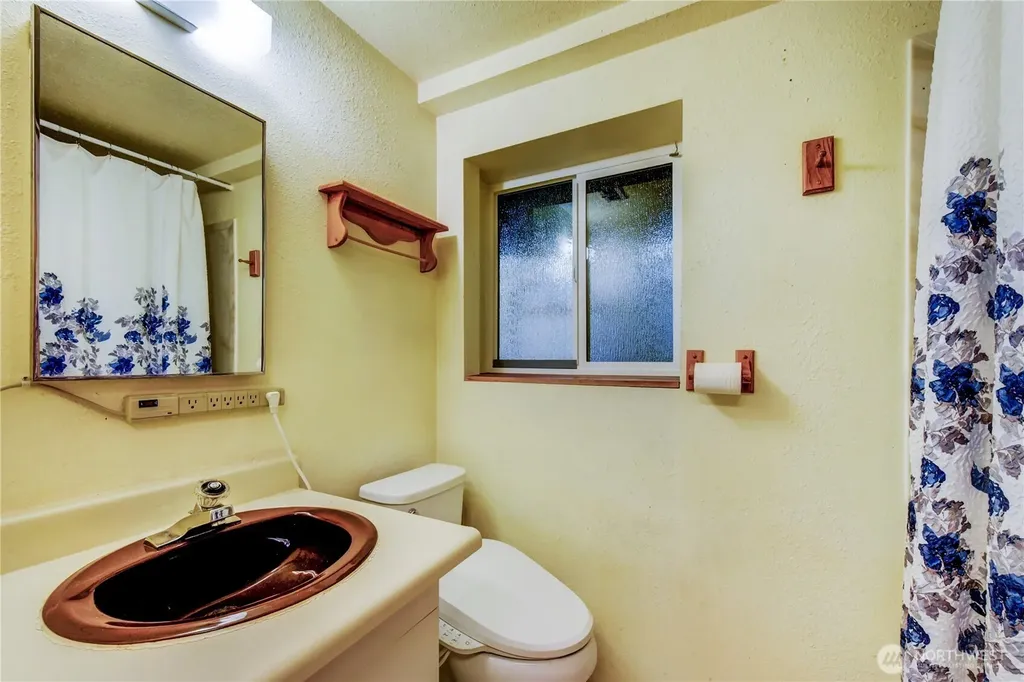 11242 Fremont Avenue N Seattle WA 98133