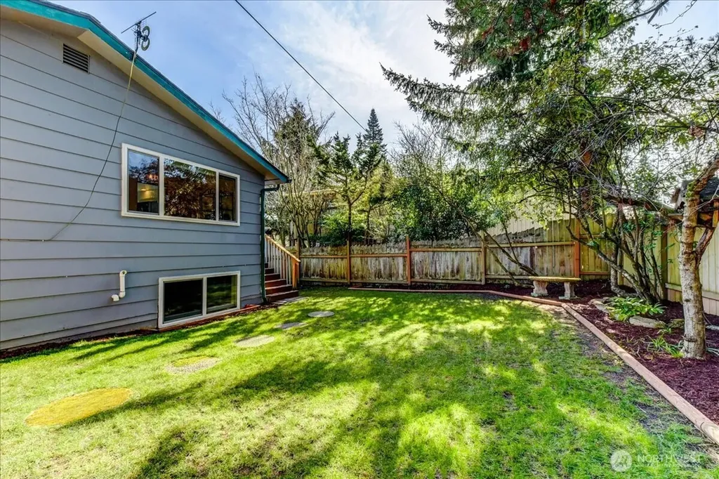 11242 Fremont Avenue N Seattle WA 98133