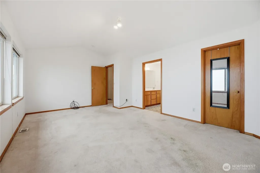 1924 5th Street SE Puyallup WA 98372