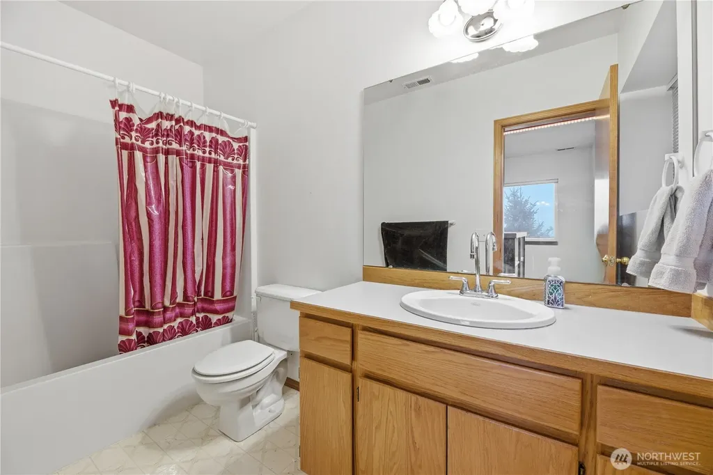 1924 5th Street SE Puyallup WA 98372