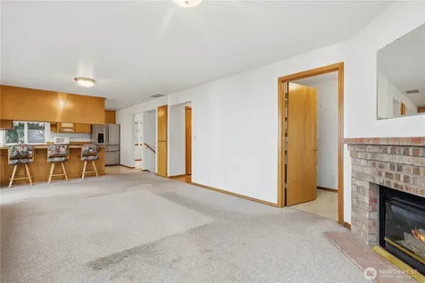 1924 5th Street SE Puyallup WA 98372
