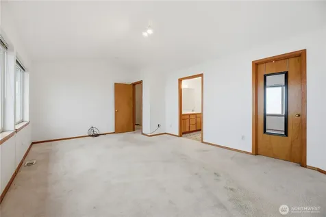 1924 5th Street SE Puyallup WA 98372