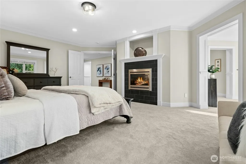 10806 SE 16th Street Bellevue WA 98004