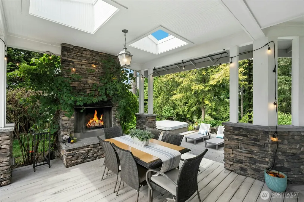 10806 SE 16th Street Bellevue WA 98004