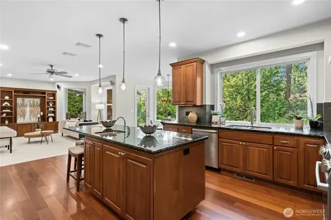 10806 SE 16th Street Bellevue WA 98004
