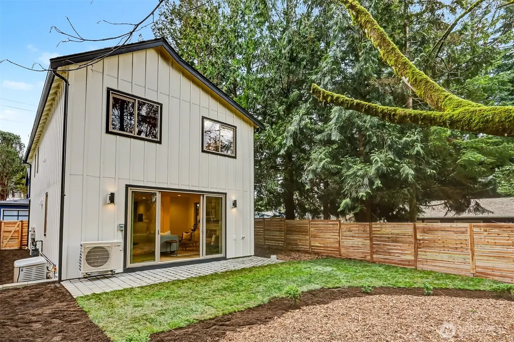 11251 108th Avenue NE Kirkland WA 98033