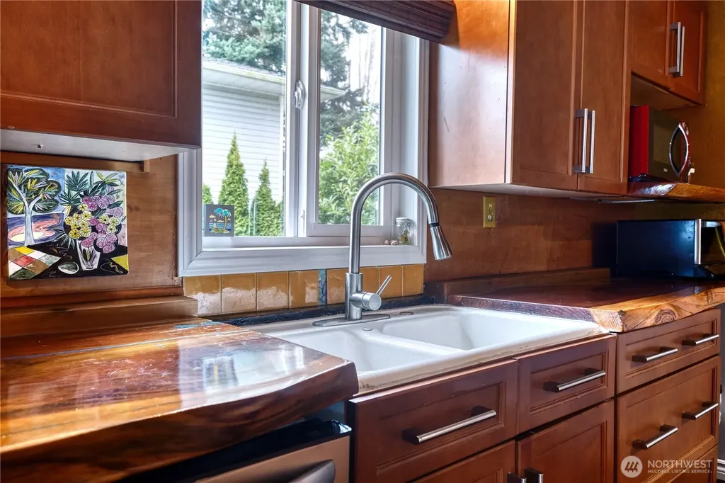 1555 Panorama Drive Point Roberts WA 98281