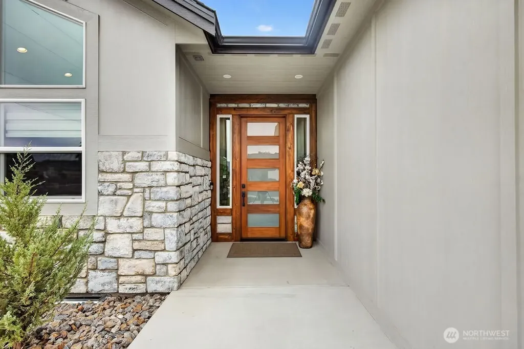 613 S Perry Avenue East Wenatchee WA 98802
