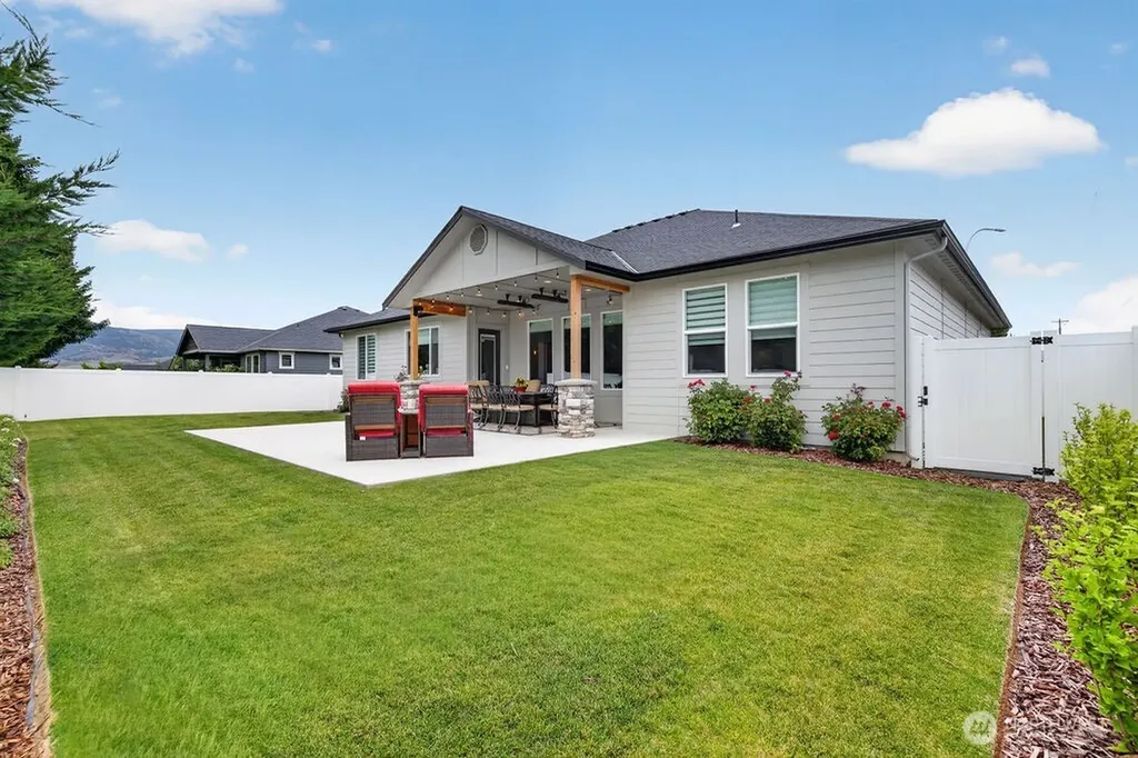 613 S Perry Avenue East Wenatchee WA 98802